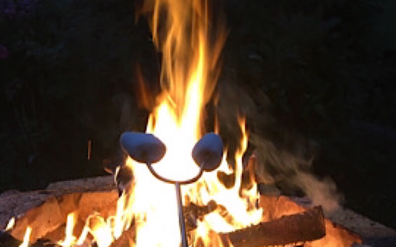 Dessert am Lagerfeuer